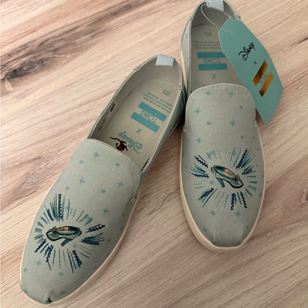 NEW IN BOX- Disney X TOMS Deconstructed Alpargata Blue Cinderella Printed Canvas - Picture 3 of 4